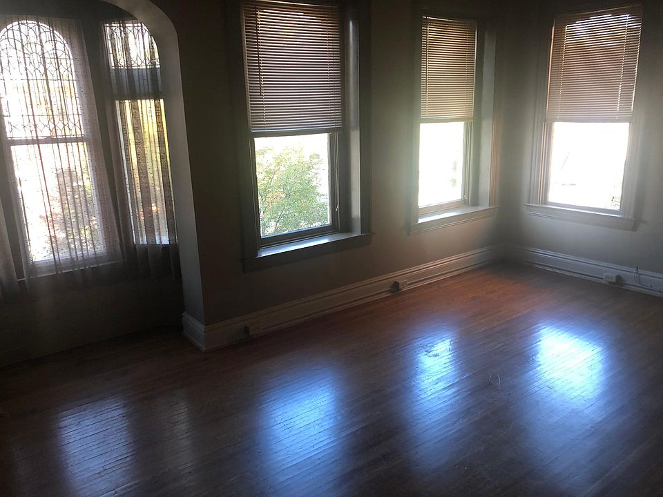 Living room with bay window and leaded glass