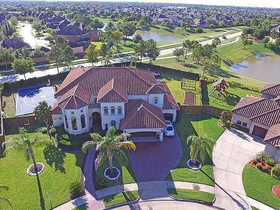 3rd image of 2502 Baywater Canyon Dr