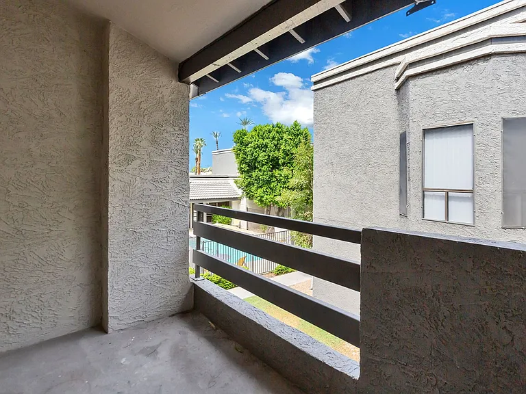 Maryland Court Apartments — Photo 13