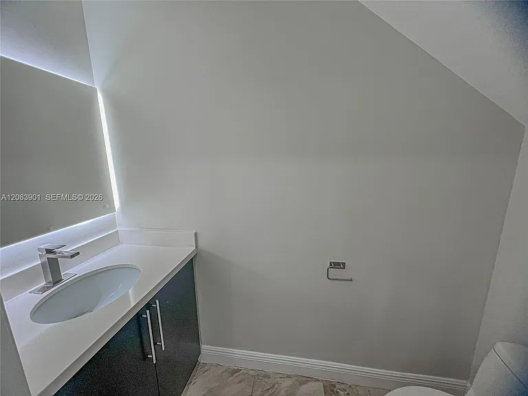 3850 NE 168th St — Photo 31