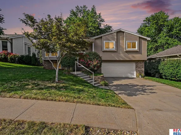 3418 Scott Dr, Bellevue, NE 68123