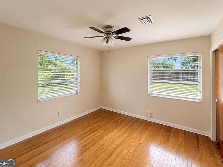 504 Bowen St — Photo 25