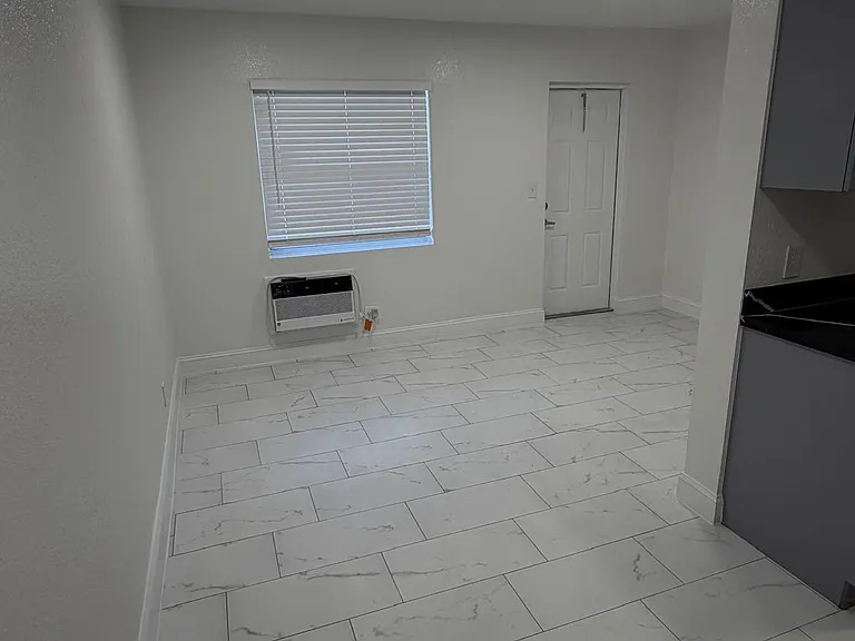 110 NW 7th Ave #18 — Photo 20