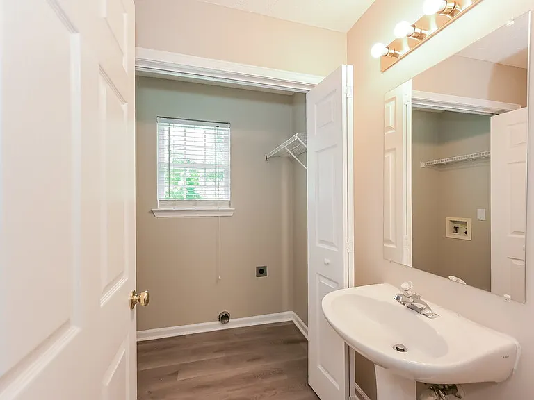 704 Parrish Point — Photo 15