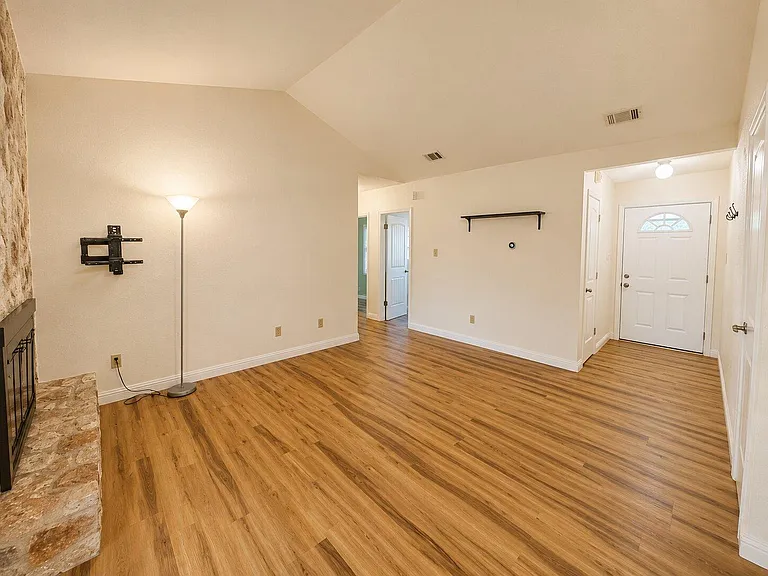 5802 Brook Valley Dr — Photo 4