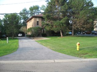 453 Burlington Ave, Clarendon Hills, IL 60514