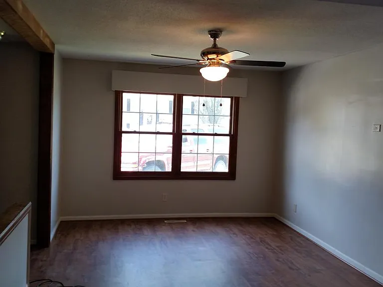 407 N Marshall St — Photo 2