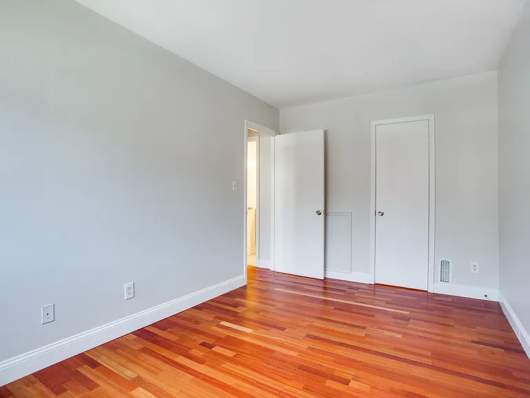 Bedroom 1b