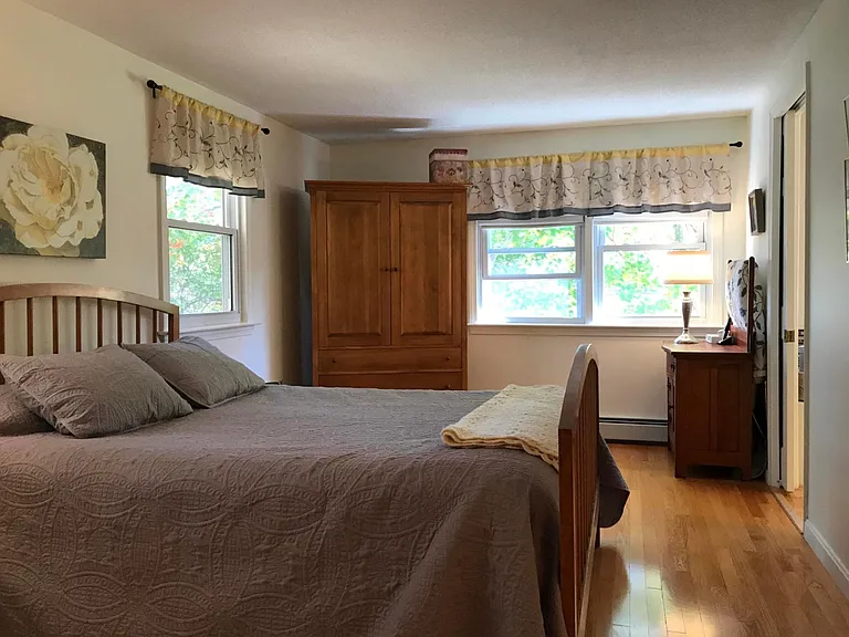 402 W Elm St — Photo 21