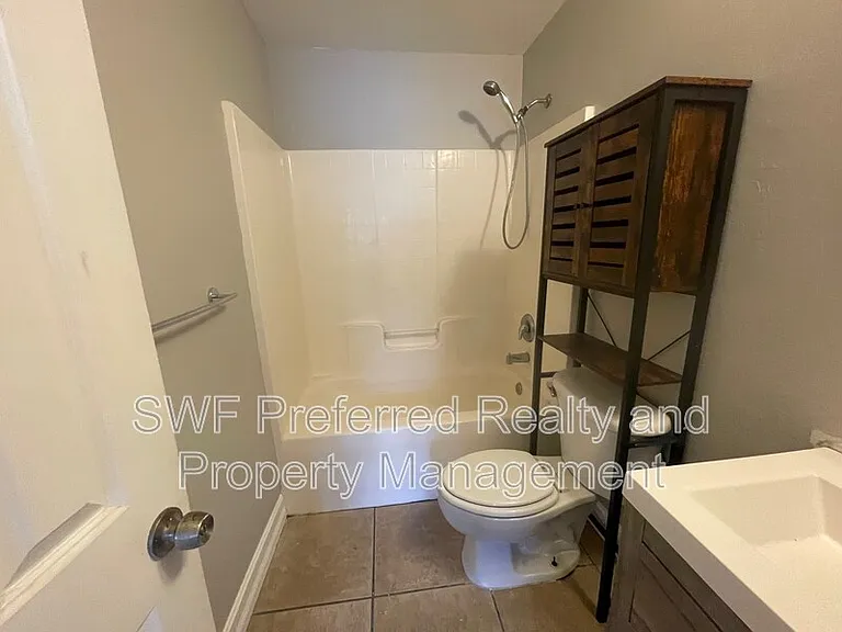 222 Fairweather Ln #5 — Photo 10