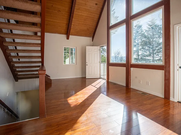 521 Pioneer Rd — Photo 4