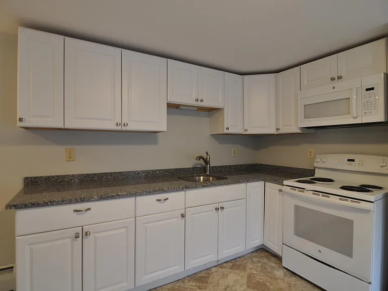 16 Railroad St #2 — Photo 2