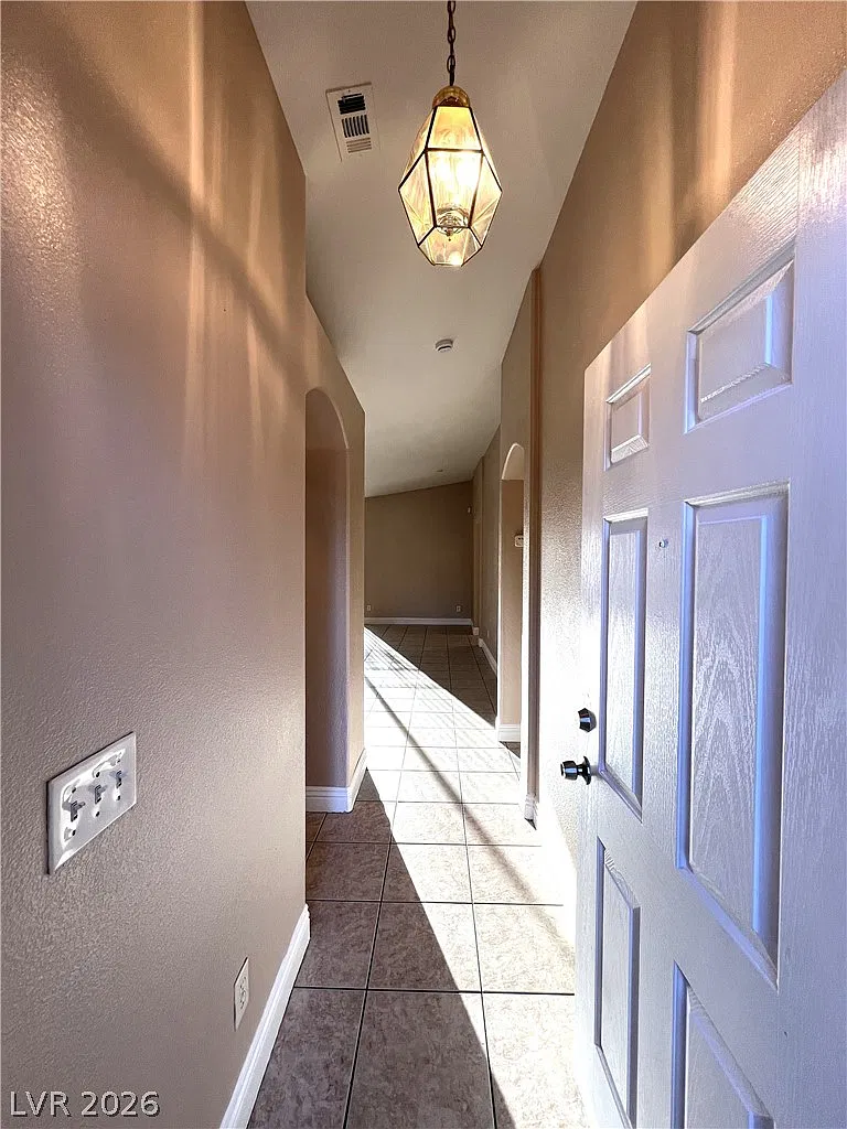 4 bed, 2.0 bath, 1608 sqft, $1,900 — Photo 4