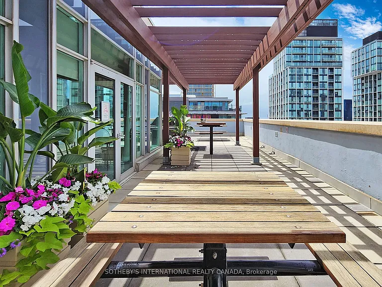 230 King St E #410 — Photo 30