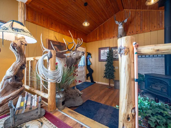 610 Avenue F, Powell, WY 82435