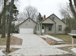 3504 Dartmouth Dr, Midland, MI 48642