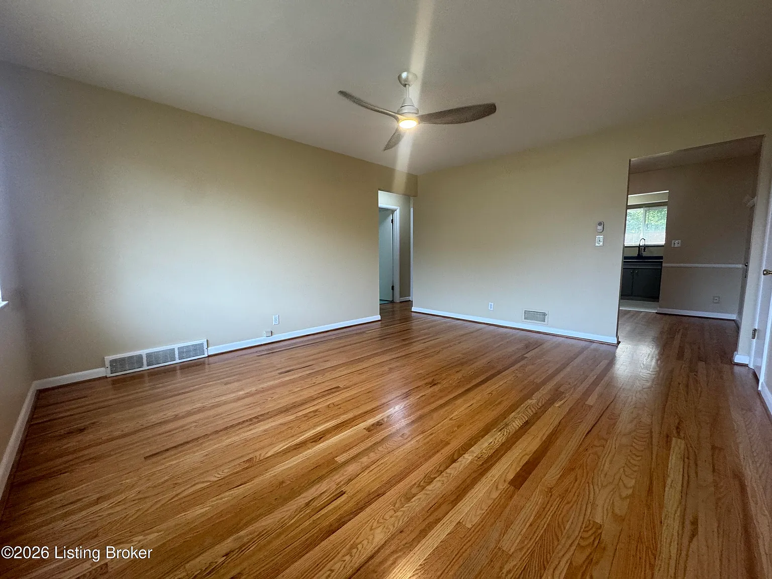2 bed, 1.0 bath, 850 sqft, $1,350 — Photo 3