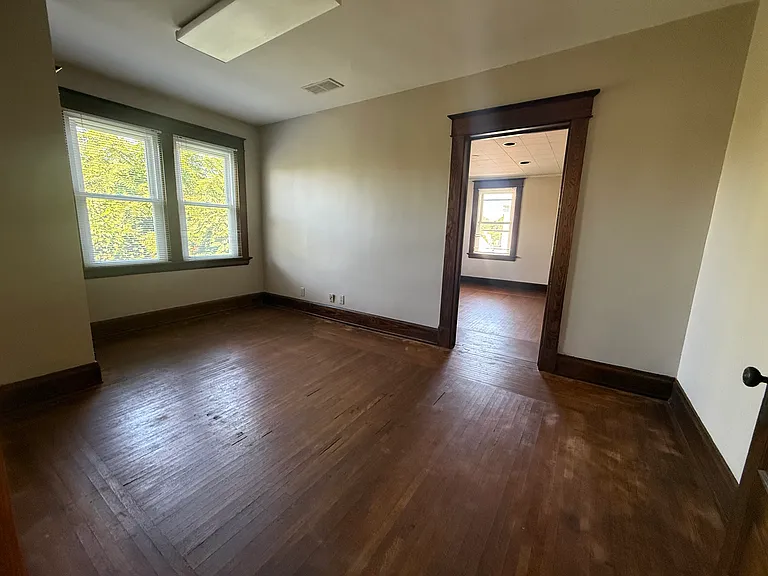 1009 Delta Ave — Photo 18