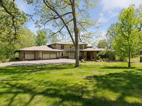 6 Black Lake Rd, North Oaks, MN 55127