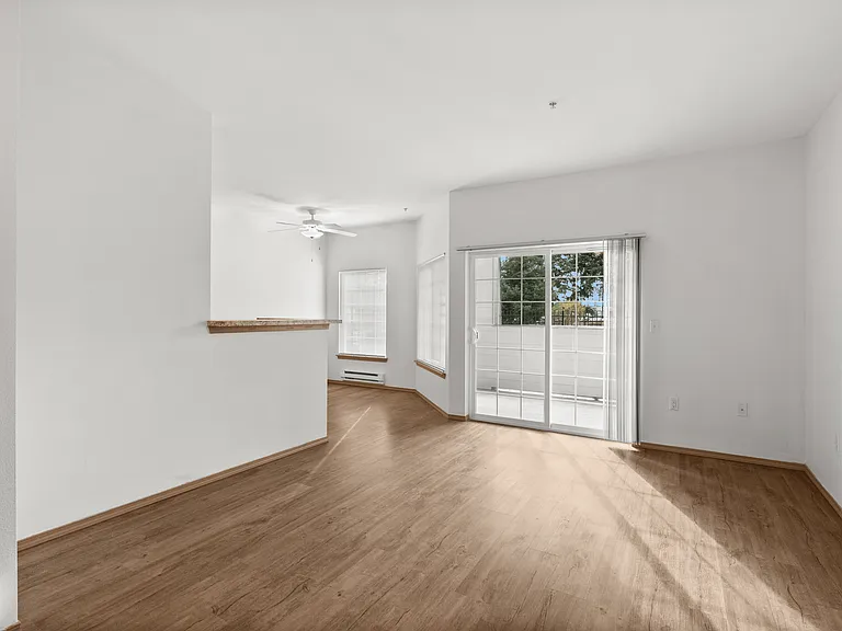 1 Bed 1 Bath Deluxe - 738 Sq Ft 1 Bed 1 Bath Deluxe - 738 Sq Ft