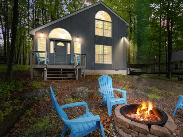 203 Wyomissing Dr, Pocono Lake, PA 18347