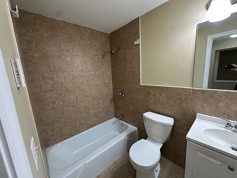 Notre Dame Apartments — Photo 44
