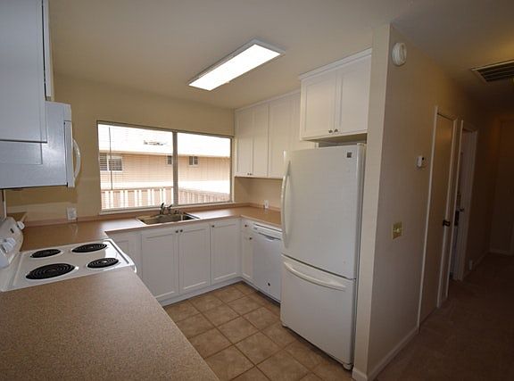 3rd image of 5130 Gibbons Dr APT A