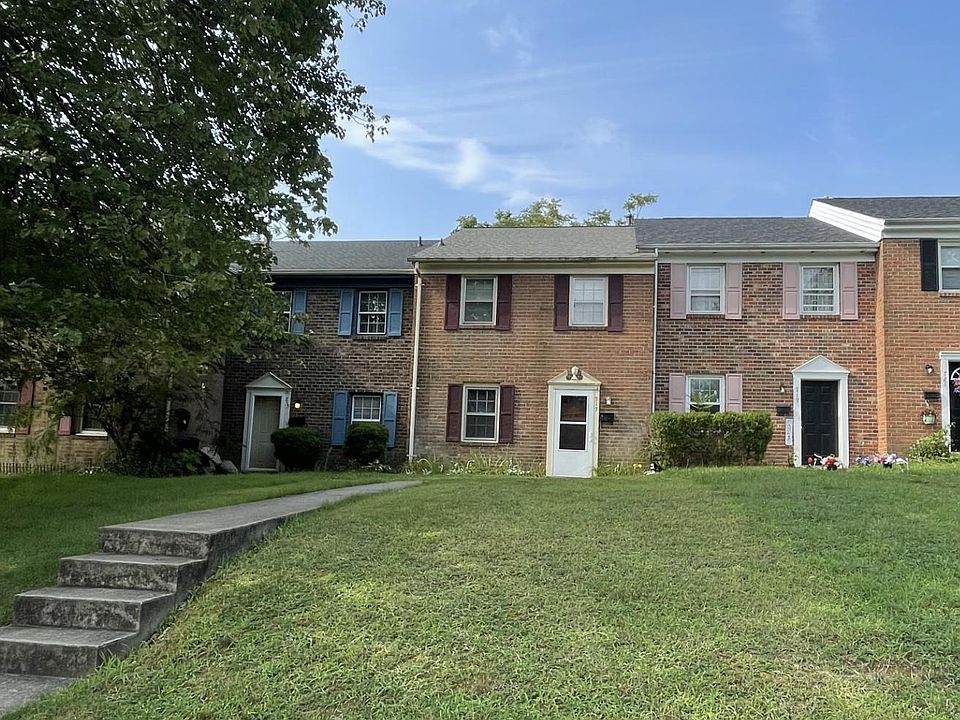 2nd image of 717 Olde Greenwich Cir