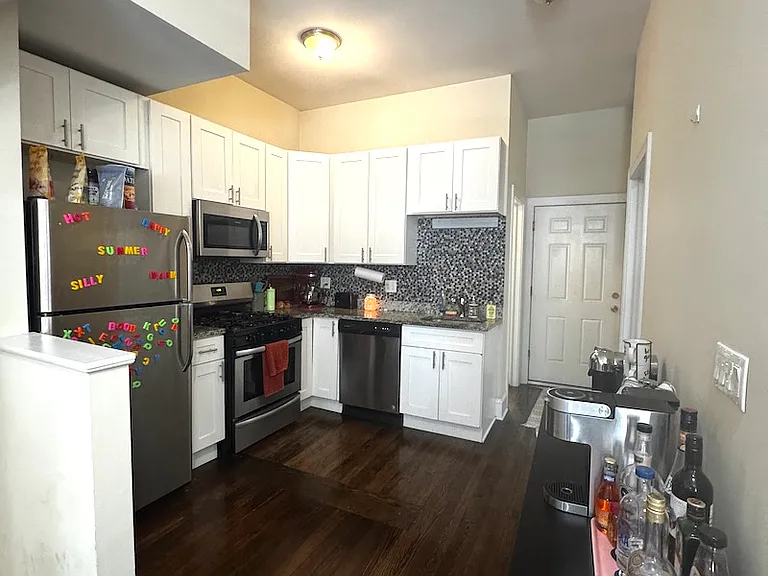 2619 N Southport Ave #1F — Photo 6
