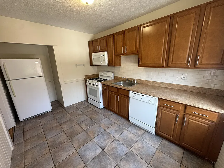 520 Cambridge St #5 — Photo 2