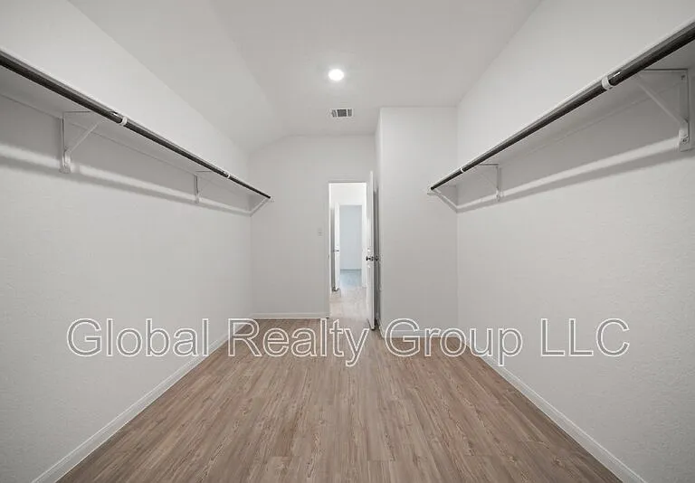9105 Navarro Vis — Photo 16
