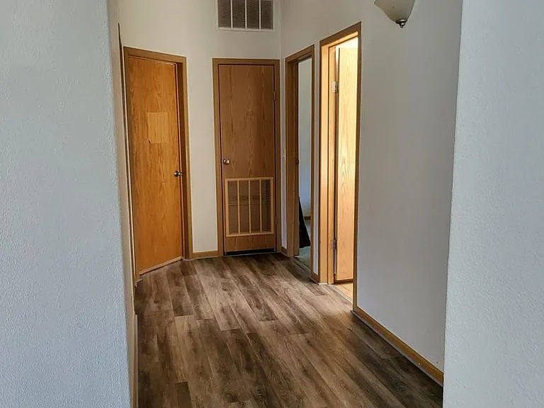 1756 Truman St — Photo 7