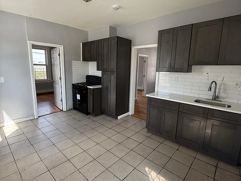 544 Grove St — Photo 20