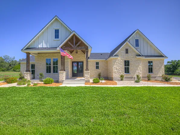 110 LAKE VILLAGE RD, Seguin, TX 78155