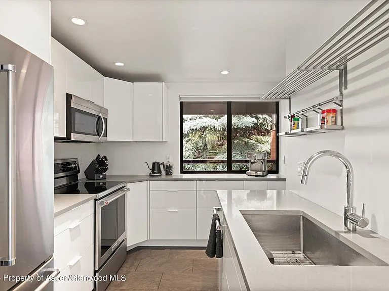 1326 Vine St #1326 — Photo 6