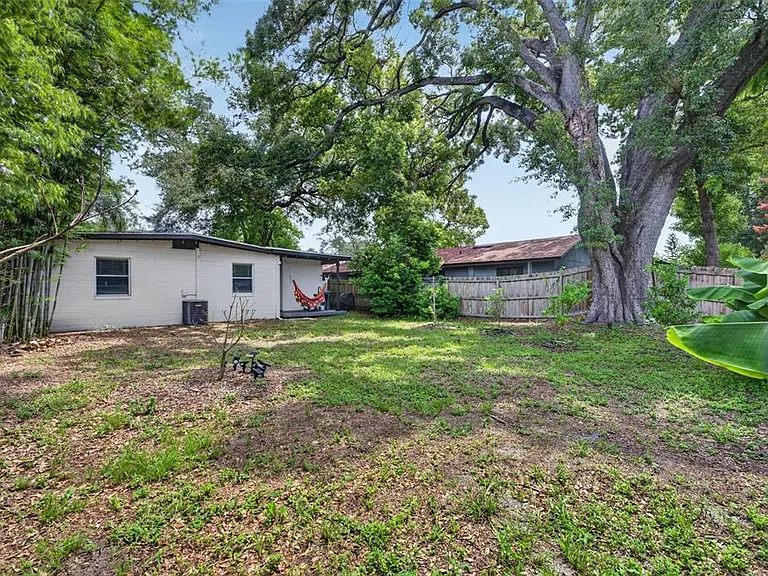 1822 Canton St — Photo 26