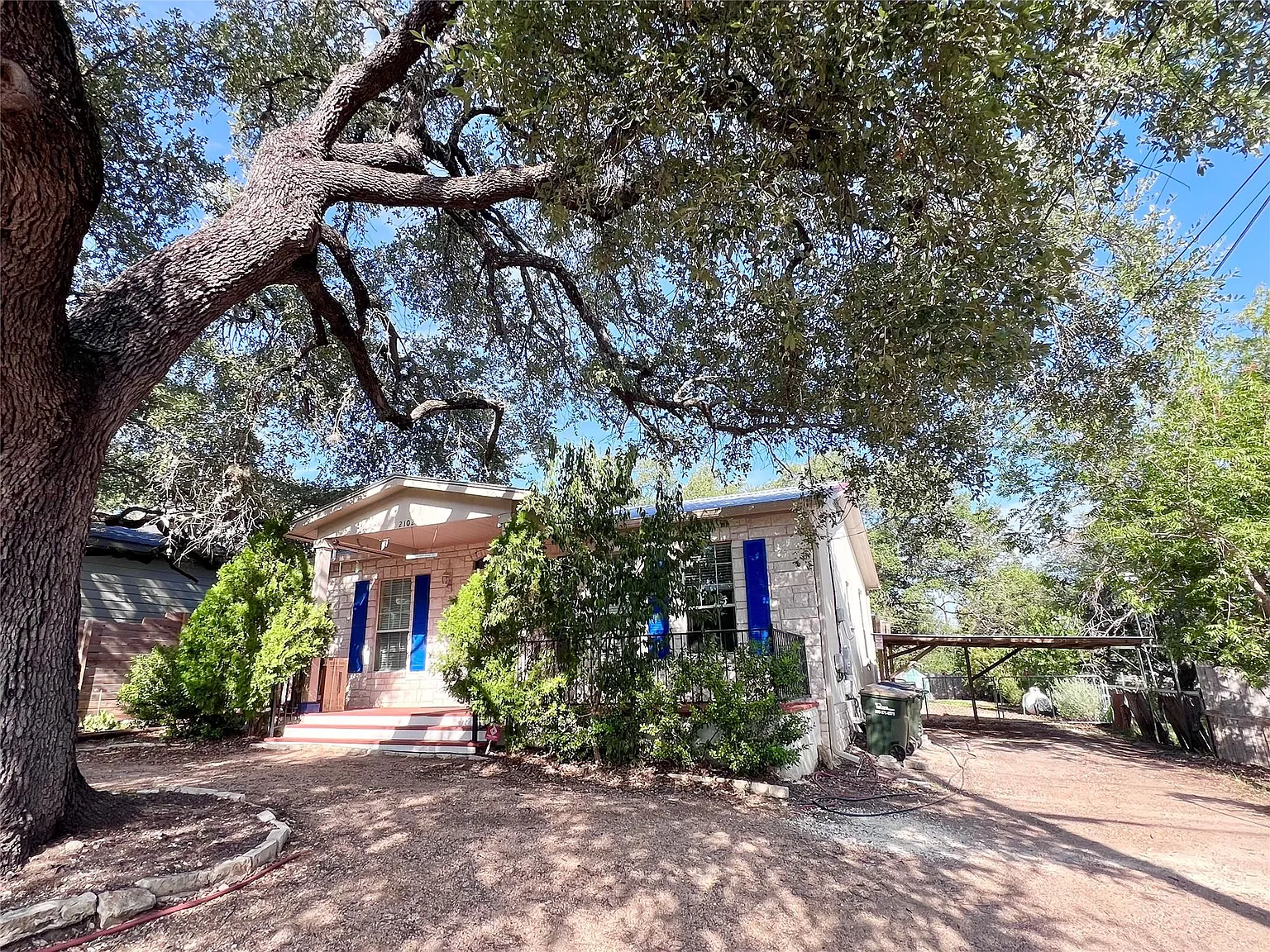3 bed, 2.0 bath, 1152 sqft, $2,450 — Photo 2