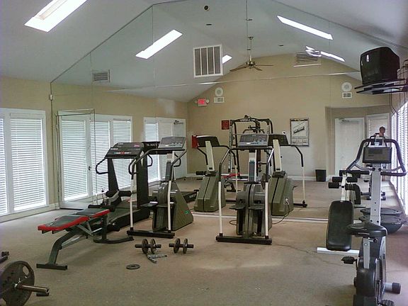 5th image of 2885 Winkler Ave APT 616