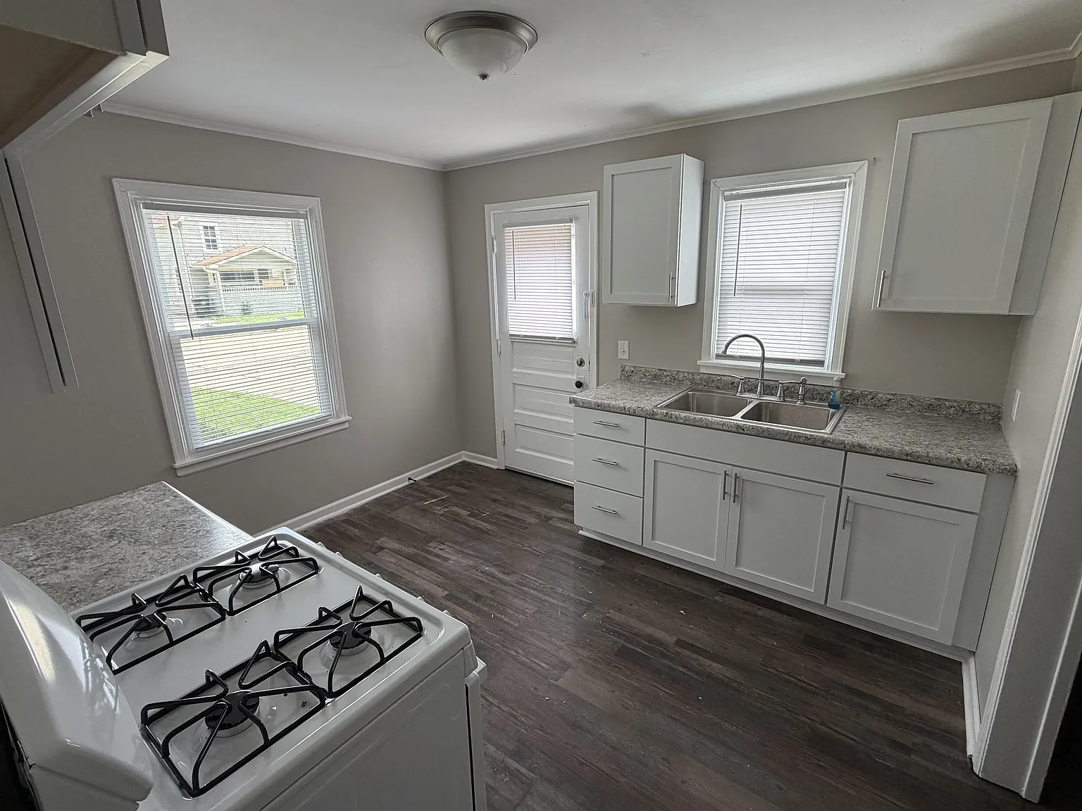 832 Garfield Avenue - 1 — Photo 3