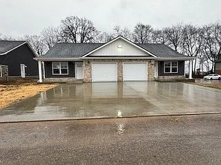 105 Mace Ln #B Photo 1