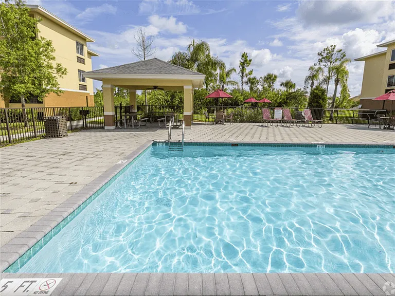 Heron Pond 55+ Apartments — Photo 18