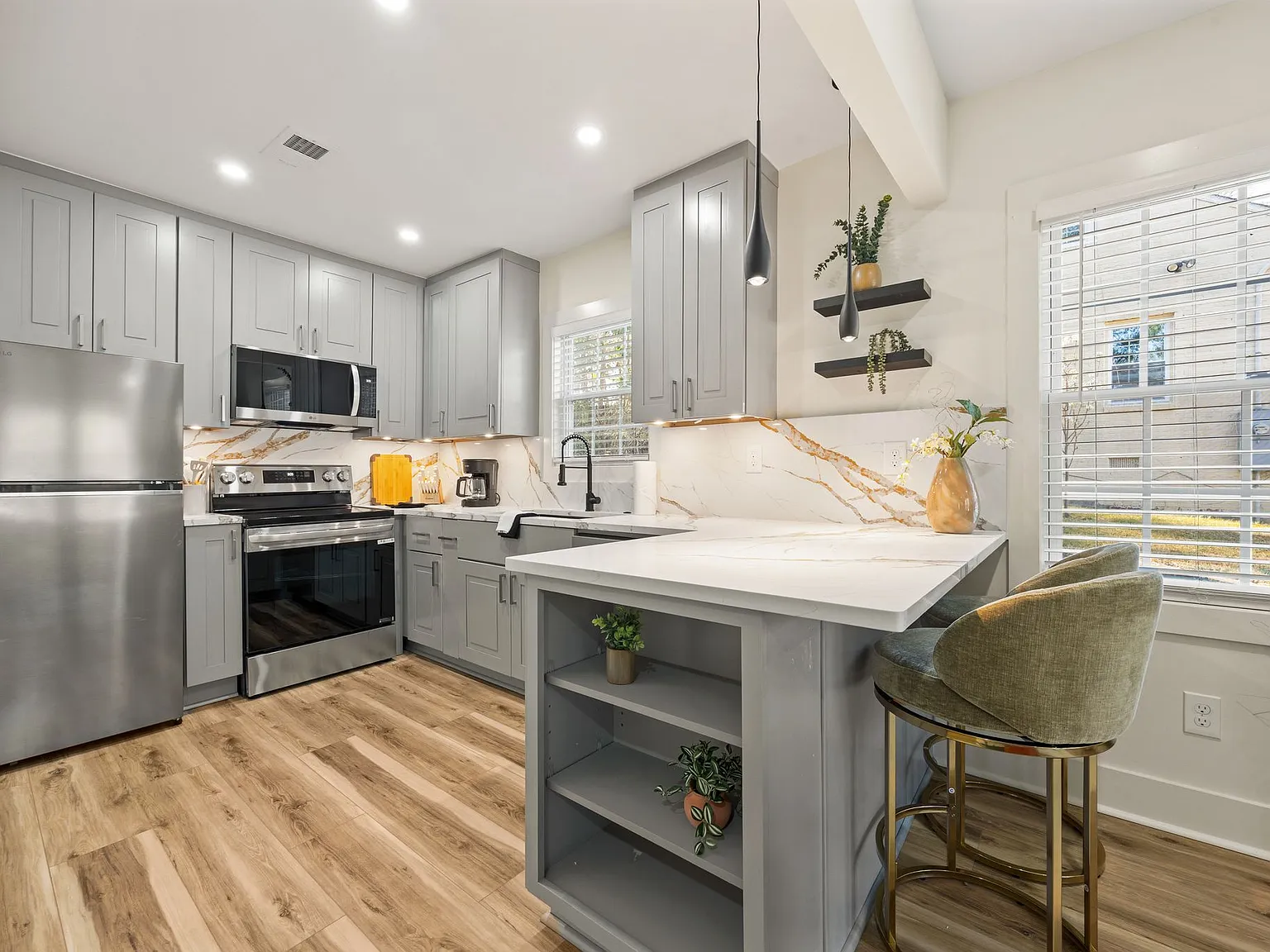 4 bed, 2.5 bath, 1369 sqft, $6,000 — Photo 3