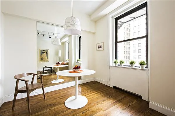 Sold by R New York | media 10