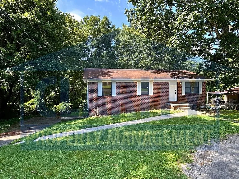 1970 Greendale Dr NE — Photo 2