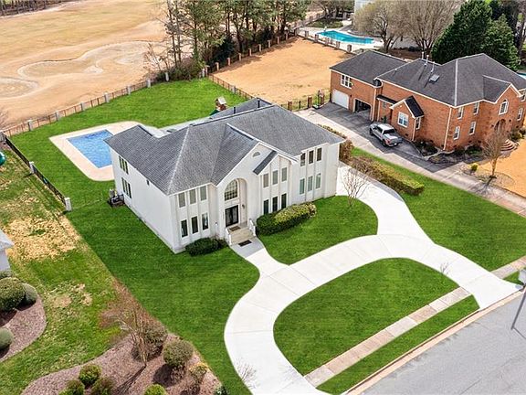 4th image of 1207 Masters Row