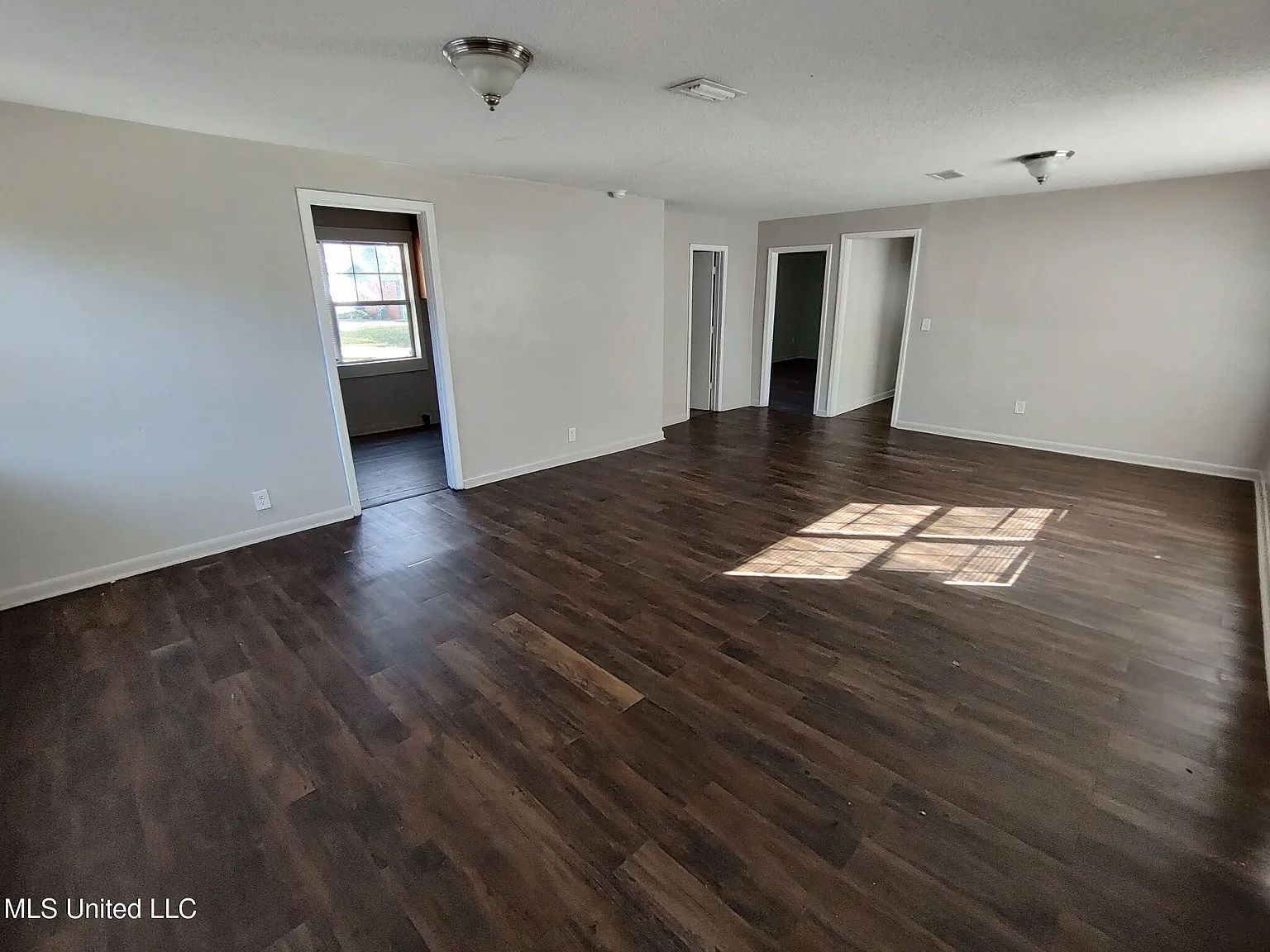 3 bed, 2.0 bath, 1750 sqft, $1,275 — Photo 3