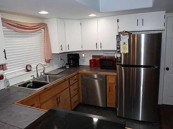 3rd image of 1007 Hickory St
