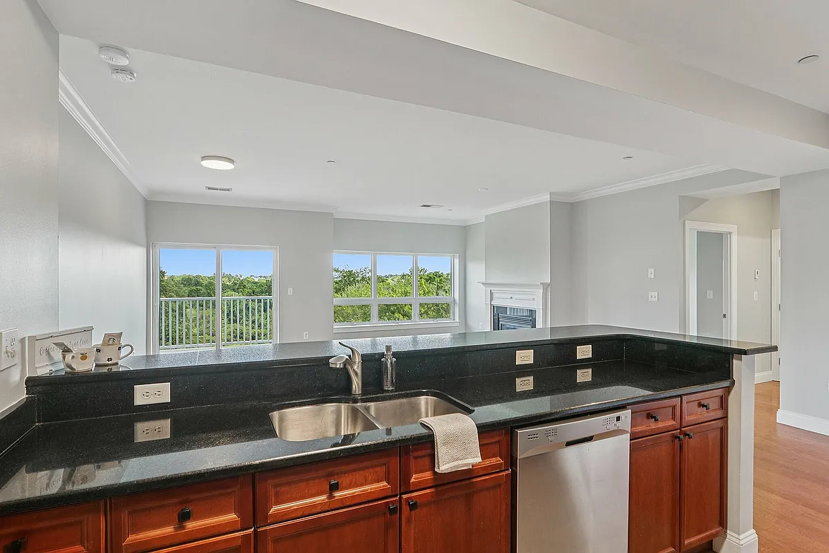 15-web-or-mls-Pawtucket Blvd-S2407-015 - Grandview Apartments