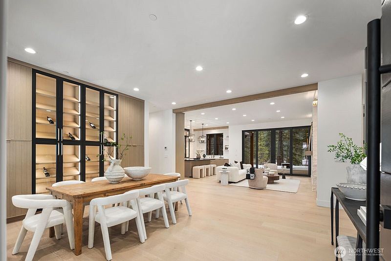 4th image of 220 Farmhouse Way