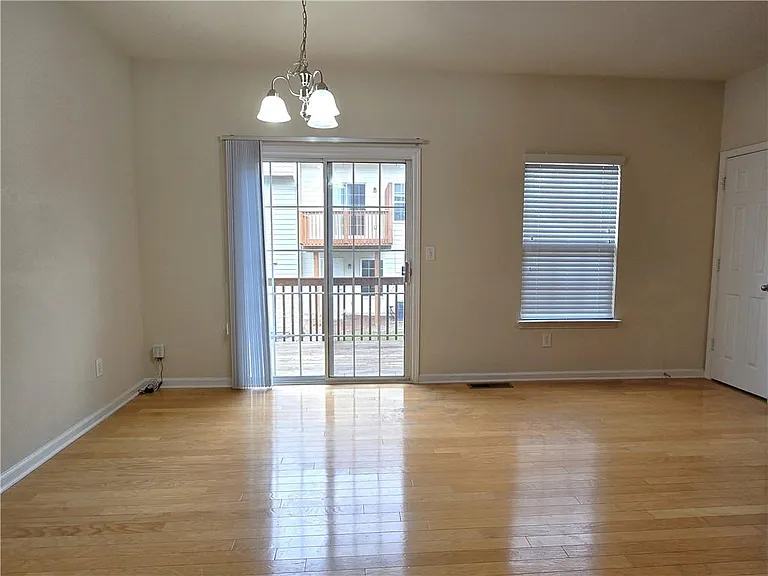 2104 Meadow Peak Rd — Photo 5